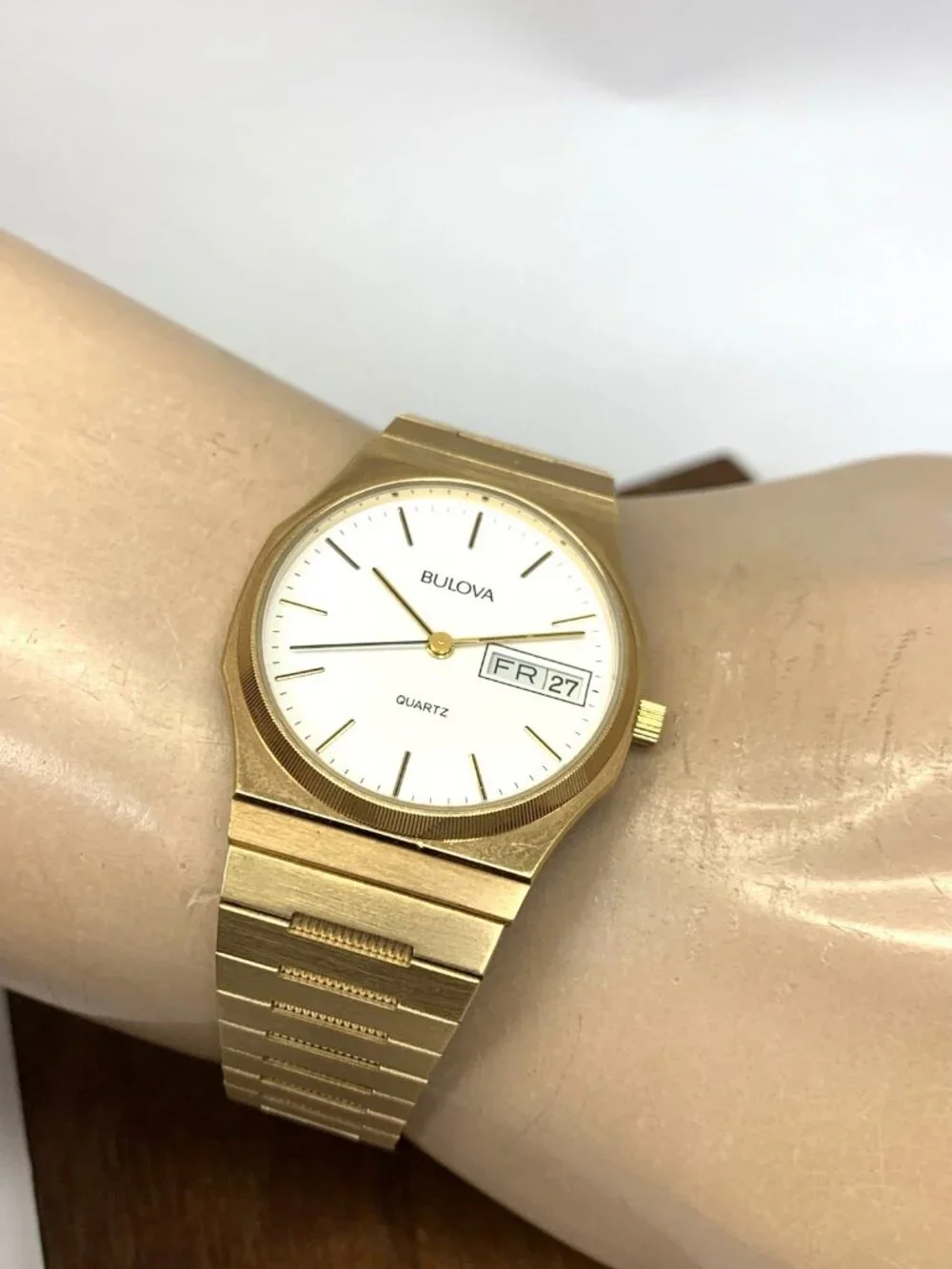 Bulova Men's Watch Vintage 1983 P3 Swiss Quartz Day Date 82392 Gold Steel 32mm